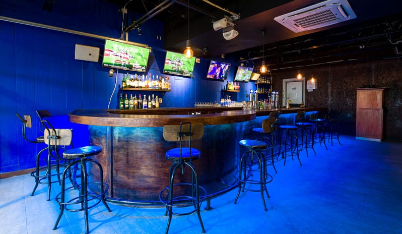 The Village Tavern - Sonesta Maho Beach Resort